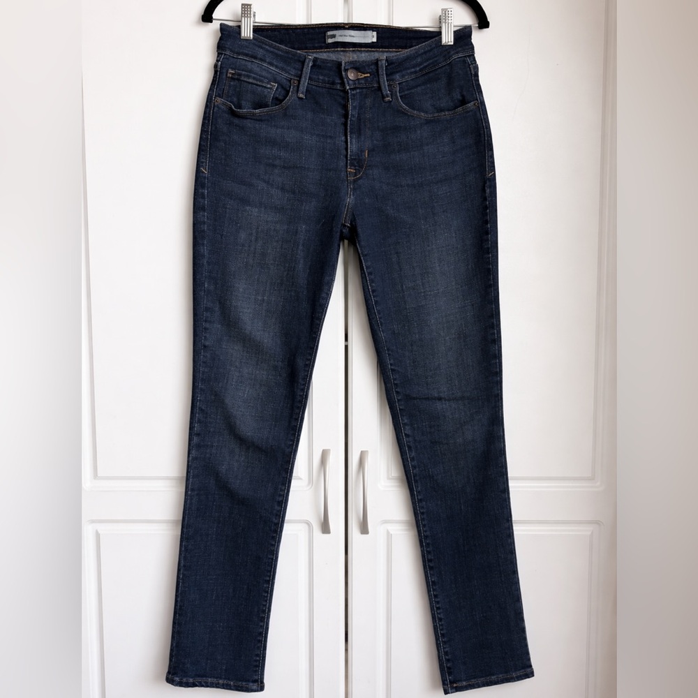 Levi’s Women’s Straight Leg Jeans Size 8 Medium Wash Mid Rise Classic Denim